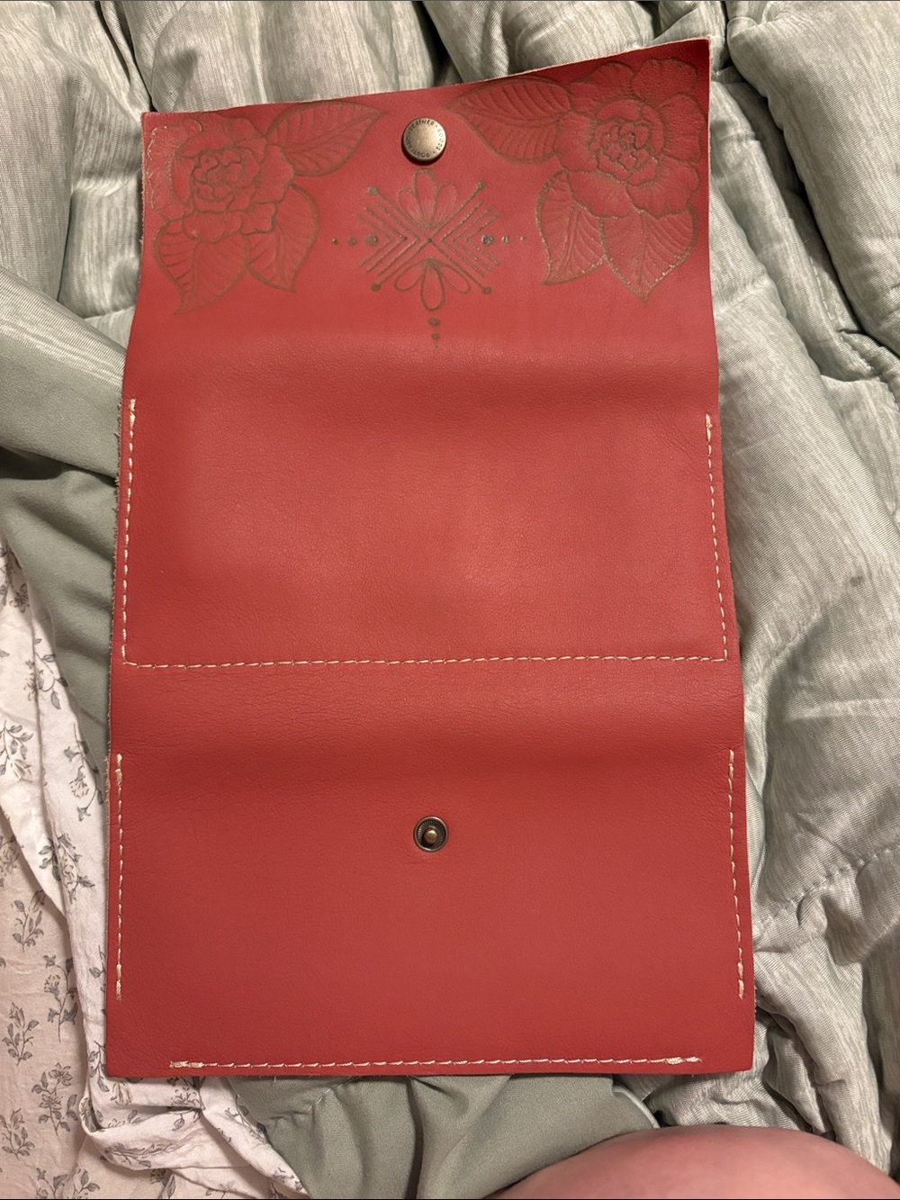 Portland Leather Hand Stamped Berry Pink Rancher Wallet - Picture 4 of 5